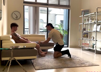 Cute Twink Cant Hold His Cum (Robert Law)