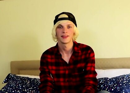We Would All Give Kayden A Large Tip! - Kayden Alexander